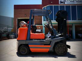 3.5 T Toyota FGC33 - Hire - picture0' - Click to enlarge