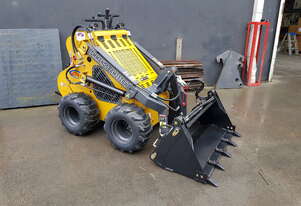 Commando AM232PW Mini Skid Steer Loader | 23HP Honda GX690 Engine | Compact Design with Versatile