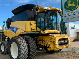 2011 New Holland CR9080 + 45' Platform Combines - picture0' - Click to enlarge
