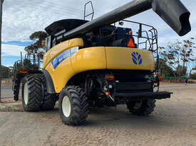 2011 New Holland CR9080 + 45' Platform Combines - picture0' - Click to enlarge
