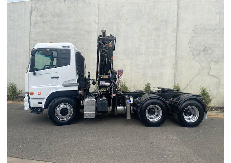 caption Nissan UD Crane Truck Truck
