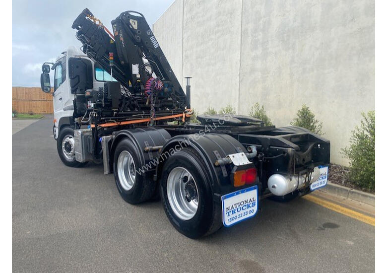 caption Nissan UD Crane Truck Truck