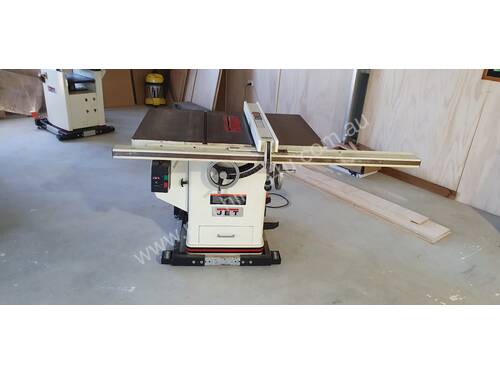 Table saw with tilting arbor