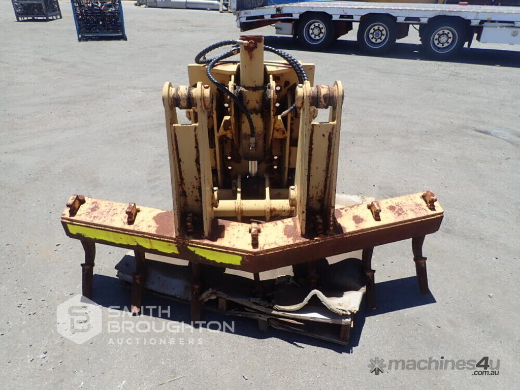 Used 2004 ADELAIDE HYDRAULICS PTY LTD HYDRAULIC RIPPER ATTACHMENT TO