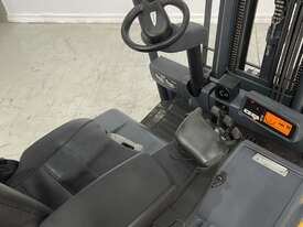 EFG 320 4 Wheel Counterbalance Jungheinrich Forklift - picture1' - Click to enlarge