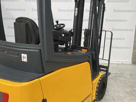 EFG 320 4 Wheel Counterbalance Jungheinrich Forklift - picture2' - Click to enlarge