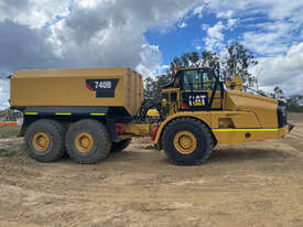 CATERPILLAR 740B Water truck - picture0' - Click to enlarge