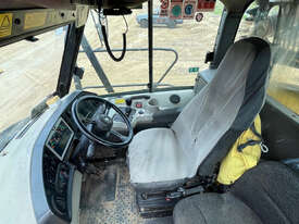 CATERPILLAR 740B Water truck - picture1' - Click to enlarge