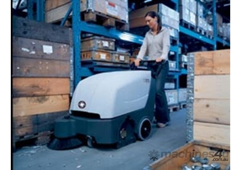 Nilfisk SW850S Large walk-behind sweeper - Hire