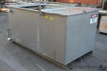 STAINLESS STEEL TANK circulation wash down bath vessel 3168L screen filters