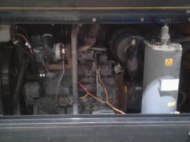 XAHS-106 , 230cfm x 175psi , 2,000hrs , 2002 model , 4cyl turbo deutz - picture2' - Click to enlarge