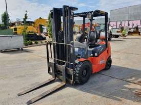2014 HELI FORKLIFT WITH 3304 HOURS, 2.5T CAPACITY, 4500mm LIFT, SIDE SHIFT, LPG ENGINE - picture0' - Click to enlarge
