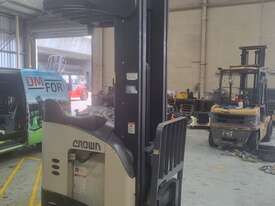 Crown 1.6T Electric Reach Truck with new batteries - picture1' - Click to enlarge