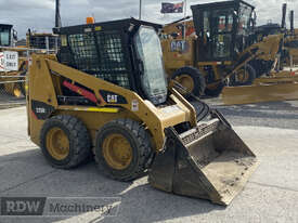 Caterpillar 226B-3 Skid Steer Loader - picture2' - Click to enlarge