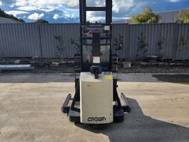 Forklift Crown Walkie Stacker - picture2' - Click to enlarge