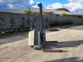 Forklift Crown Walkie Stacker - picture0' - Click to enlarge