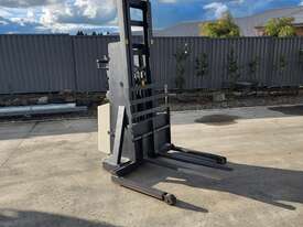 Forklift Crown Walkie Stacker - picture0' - Click to enlarge