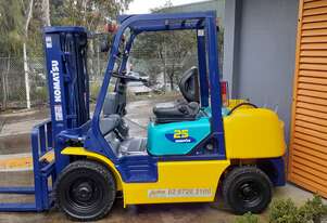 ACTIVE FORKLIFTS - Komatsu 2.5 ton container entry forklift for sale-4300mm lift height solid tyres ACTIVE FORKLIFTS - Komatsu 2.5 ton container entry forklift for sale-4300mm lift height solid tyres