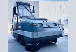 800 Ride-On Diesel Powered Sweeper