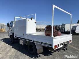 2005 Isuzu NPS300 - picture2' - Click to enlarge