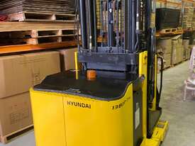 Hyundai order picker - Hire - picture1' - Click to enlarge