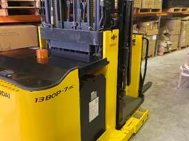 Hyundai order picker - Hire - picture2' - Click to enlarge