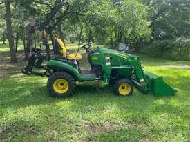 John Deere 1025R 25HP tractor - picture1' - Click to enlarge