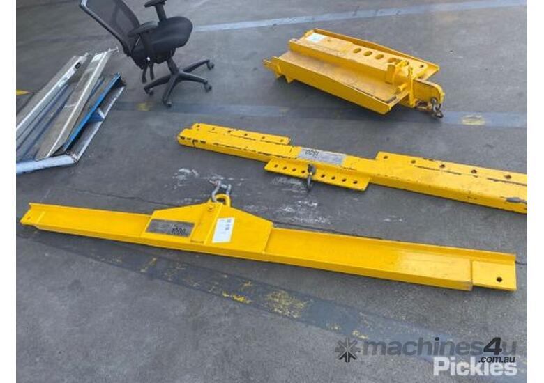 Used Lifting Spreader Bars Lot of 2 1 Length 2300mm WLL 1500kg 2 Length 2900mm WLL 1000kg Item