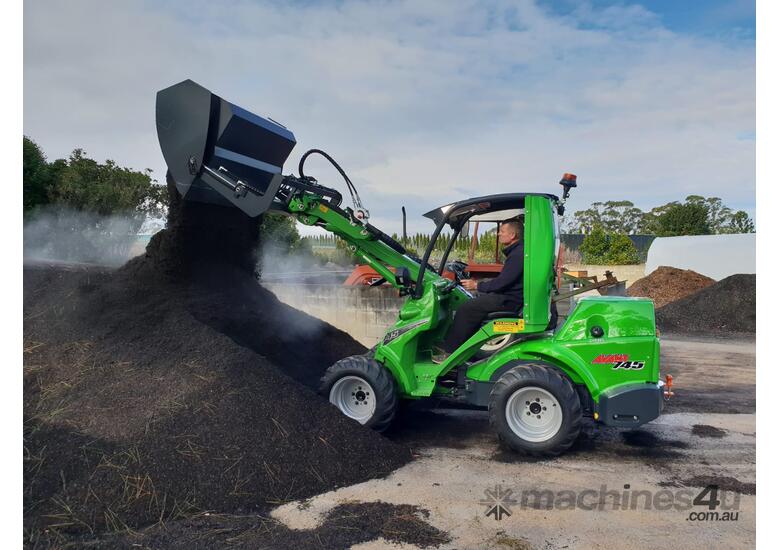 Avant 745 Articulated Mini Loader w Telescopic Boom & Hi-tip Bucket
