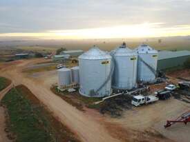 Commercial Flat Bottom Grain Silos - picture0' - Click to enlarge