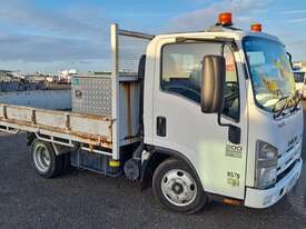 Isuzu NLR - picture0' - Click to enlarge