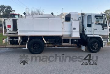 Truck Fire Truck Hino Kestral 4x4 1993 21120km SN1530. 6 speed. 2000L. In good condition.