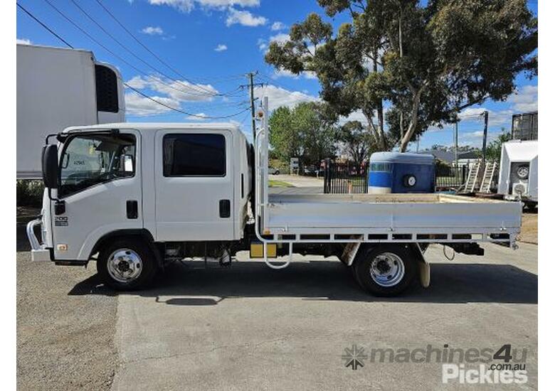 Buy Used 2012 Isuzu 2012 Isuzu NLS 200 Crew Cab Crew Cab Service Body ...