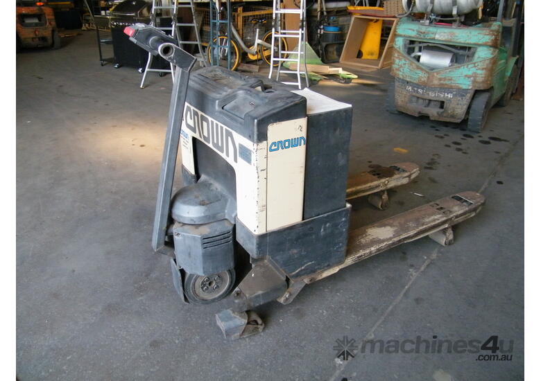 caption Pallet mover Crown 2000kg