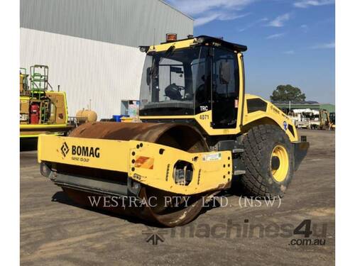 caption BOMAG BW213D-5 Vibratory Single Drum Smooth