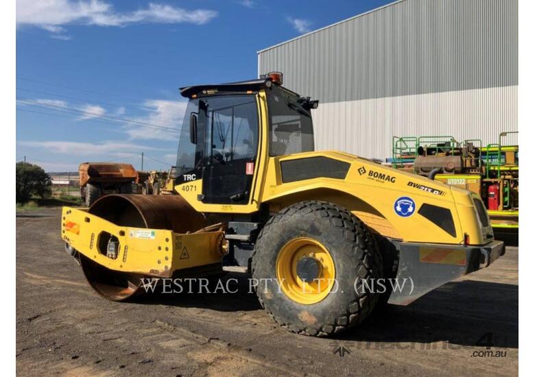 caption BOMAG BW213D-5 Vibratory Single Drum Smooth