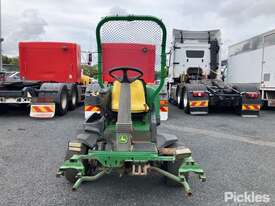 John Deere 2500E Front & Centre Mount Reel Mower - picture0' - Click to enlarge