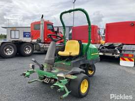 John Deere 2500E Front & Centre Mount Reel Mower - picture1' - Click to enlarge