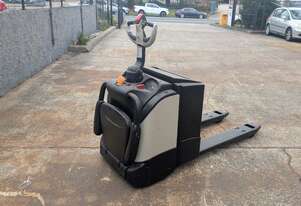 Crown WT3040 Ride-On Pallet Truck 2.0T | 1150mm Forks