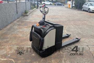 Crown WT3040 Ride-On Pallet Truck 2.0T | 1150mm Forks