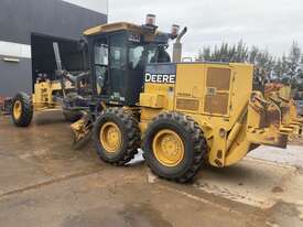 2009 John Deere 670D Grader - picture2' - Click to enlarge