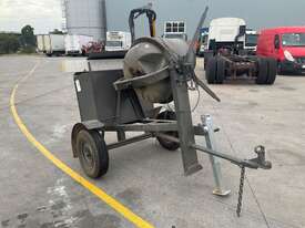 1983 Unknown Trailer Mounted Cement Mixer - picture0' - Click to enlarge