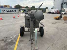 1983 Unknown Trailer Mounted Cement Mixer - picture0' - Click to enlarge