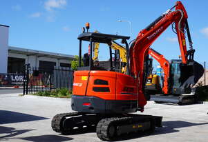 TRIDENT 3.8T excavator with 300mm, 450mm, 650mm and 1000mm Bucket, Thumb Grab, Ripper, quick hitch