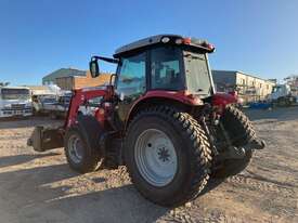 2015 Massey Ferguson 5611 Dyna 4 Tractor / Loader - picture2' - Click to enlarge