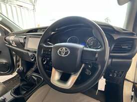 2018 Toyota Hilux SR Diesel - picture0' - Click to enlarge