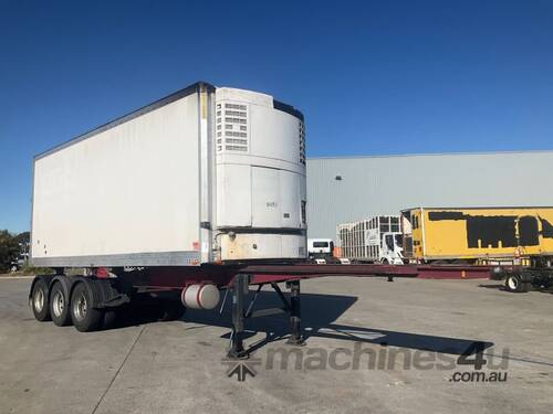 2004 Maxitrans ST3 Tri Axle Refrigerated Rollback A Trailer