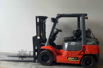 Toyota forklift 2.5 Container mast