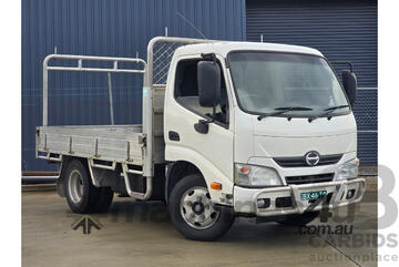 10/2013 HINO 300 Series 616 Series 2 (4x2) Trayback Truck 2d Cab Chassis White Turbo Diesel 4.0L