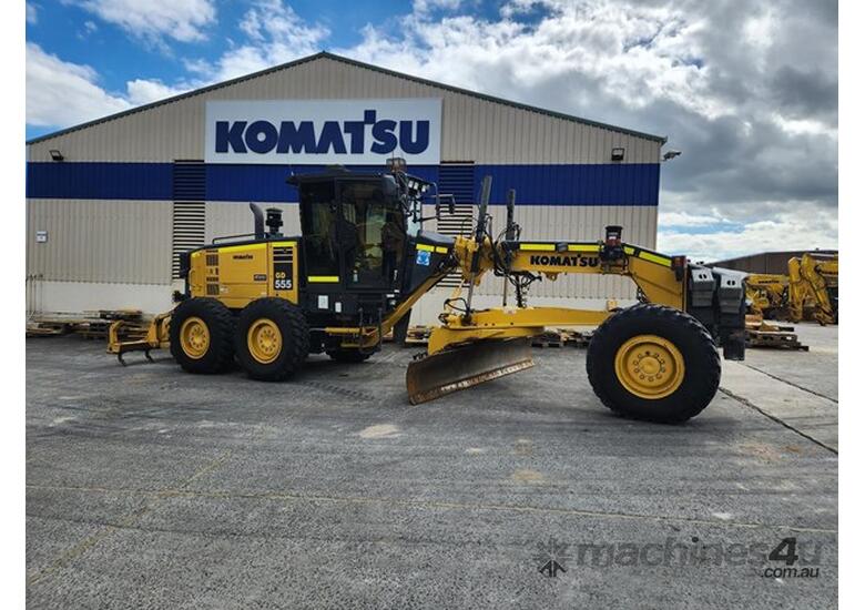 caption 2018 KOMATSU GD555-5 Grader